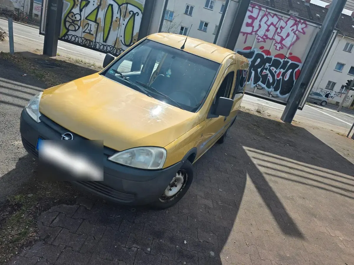 Usata Opel Combo 105 CV (77 kW) 2003 Oro Monovolume