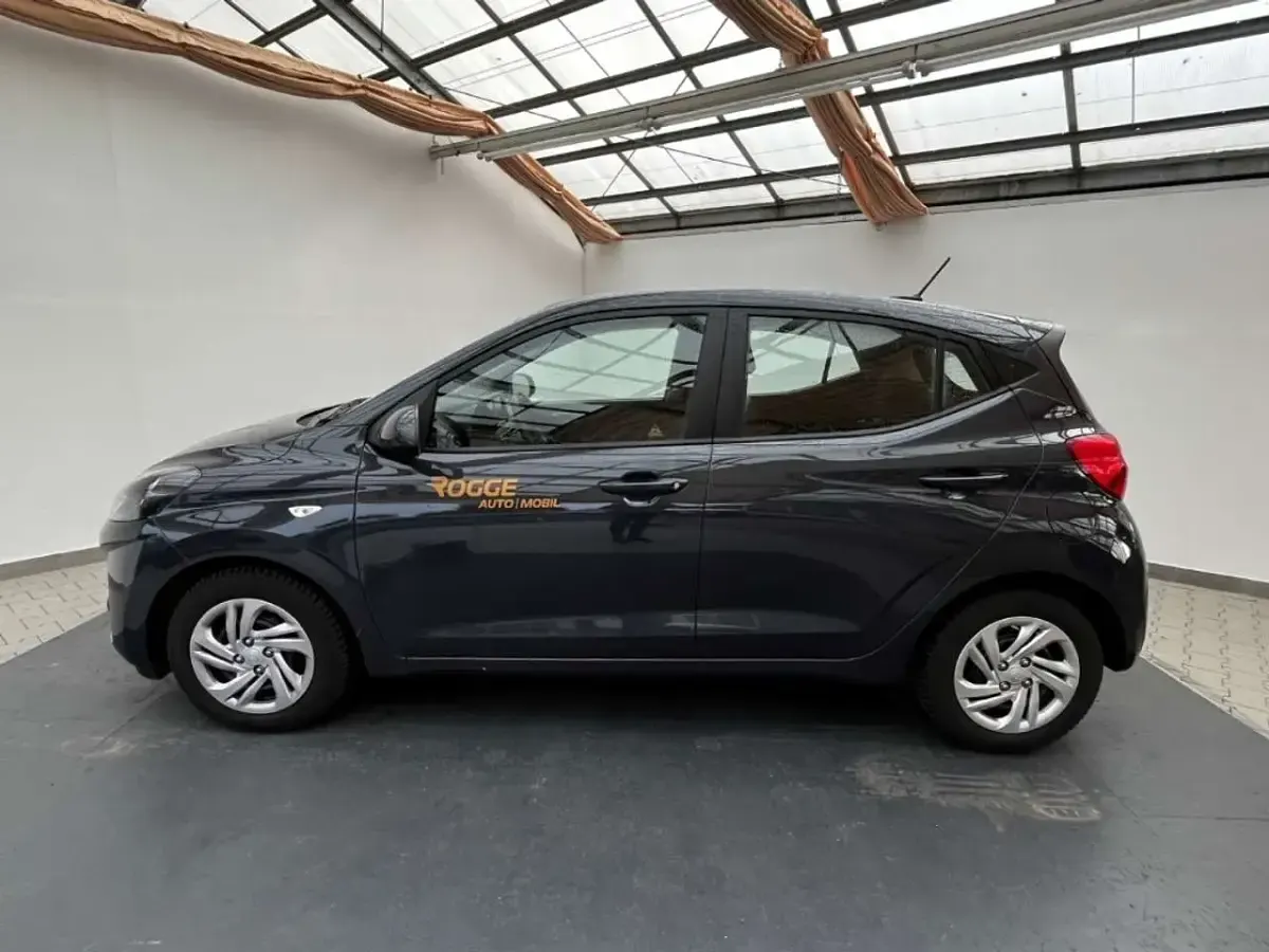 Gebraucht Hyundai i10 Select 63 PS (46 kW) 2025 Aurora grey / met Kleinwagen
