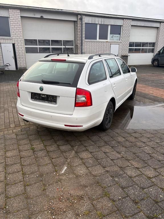 Gebraucht Skoda Octavia 140 PS (102 kW) 2011 Weiß Kombi