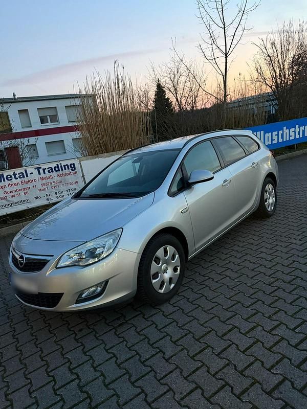 Gebraucht Opel Astra 110 PS (80 kW) 2011 Silber Kombi