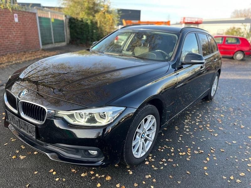Schwarz Gebraucht 2019 BMW 318 Advantage Kombi | 10.000 € (Guter Preis) - Bild 1/4