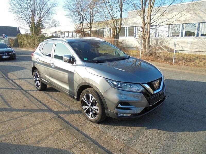 Grau Gebraucht 2018 Nissan Qashqai N-Connecta SUV | 10.850 € (Guter Preis) - Bild 1/3