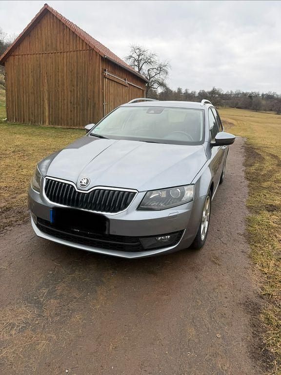 Grau Gebraucht 2013 Skoda Octavia Elegance Kombi | 9.790 € (Fairer Preis) - Bild 1/4
