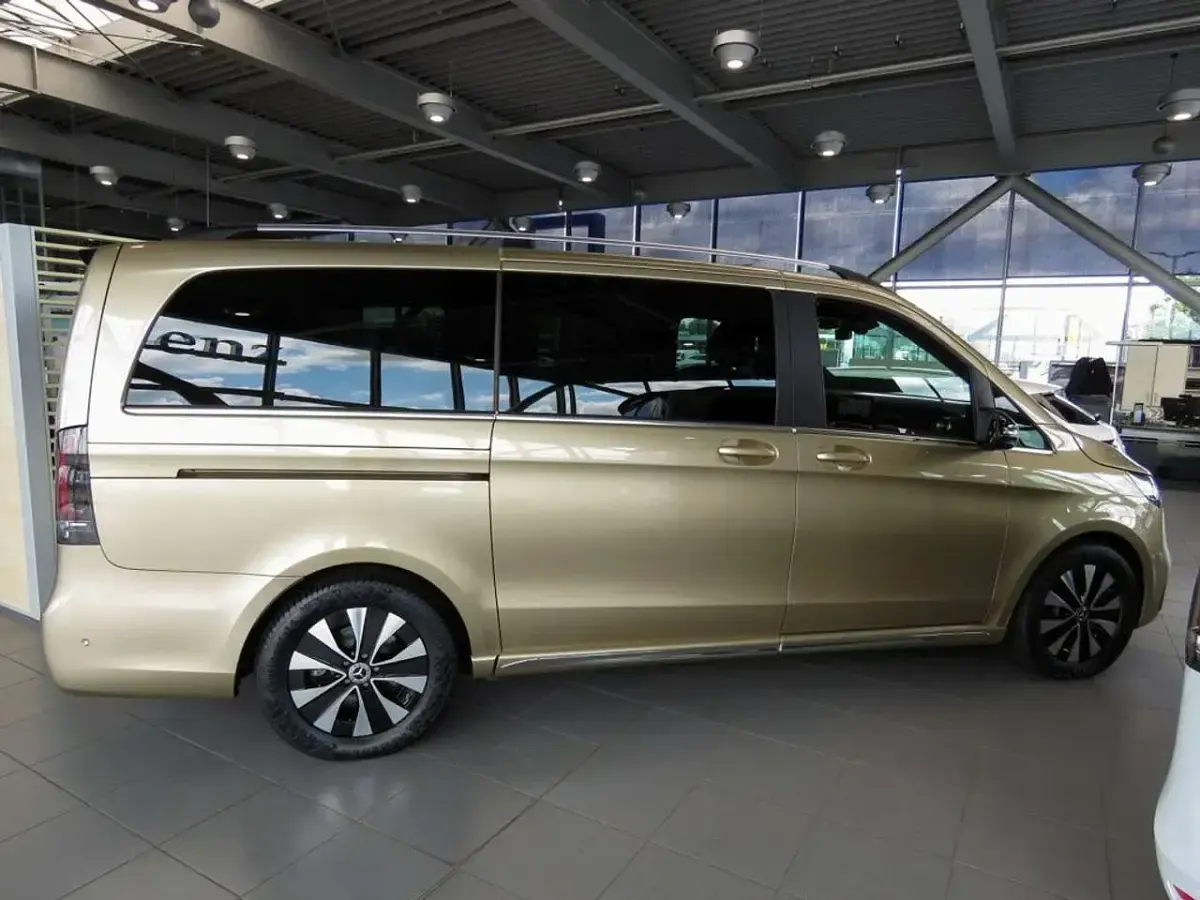 Gebraucht Mercedes EQV300 Avantgarde 150 kW (204 PS) 2025 Gold Van / Kleinbus