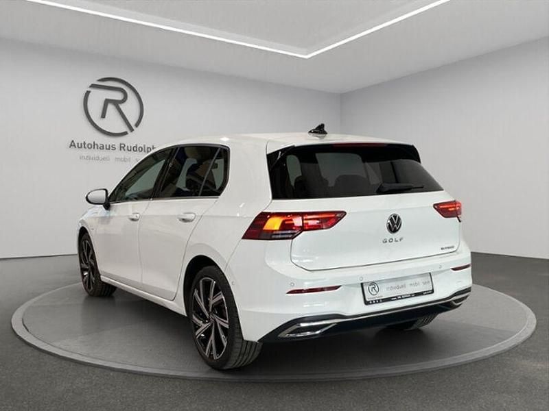 Gebraucht VW Golf VIII Style 204 PS (150 kW) 2022 Pure white Limousine
