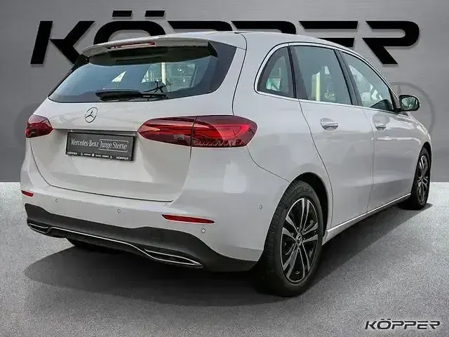 Gebraucht Mercedes B200 Advanced 150 PS (110 kW) 2024 Weiß Kleinwagen