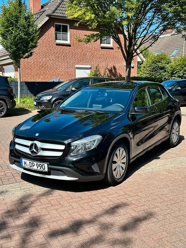 Gebraucht Mercedes GLA180 122 PS (89 kW) 2015 Schwarz SUV