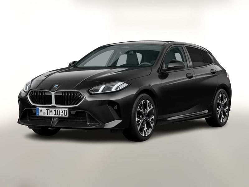 Saphirschwarz metallic Neu 2025 BMW 116 M Sport Kleinwagen | 32.904 € (Guter Preis) - Bild 1/4