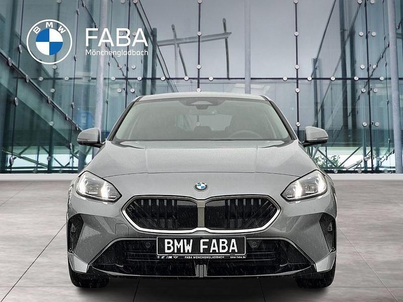 Neu BMW 120 Performance 170 PS (125 kW) 2026 Grau Kleinwagen