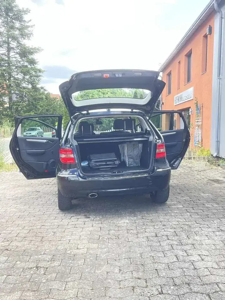 Gebraucht Mercedes B180 109 PS (80 kW) 2010 Schwarz Van / Kleinbus