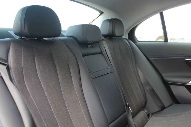 Gebraucht Mercedes E200 Avantgarde 203 PS (149 kW) 2023 Grau Limousine