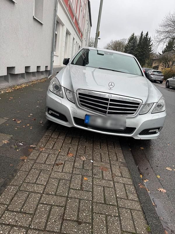 Gebraucht Mercedes E350 226 PS (166 kW) 2009 Silber Limousine