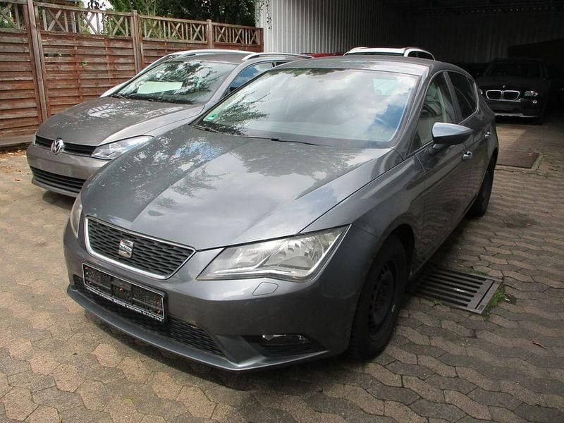 Grau Gebraucht 2013 Seat Leon Style Limousine | 6.999 € (Fairer Preis) - Bild 1/4