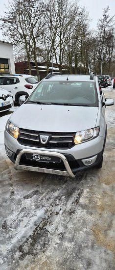 Grau Gebraucht 2015 Dacia Sandero Prestige Limousine | 7.650 € (Etwas zu teuer) - Bild 1/4