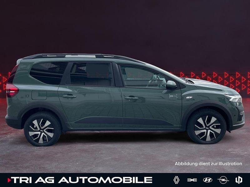 Neu Dacia Jogger Expression 141 PS (103 kW) 2025 Safarigrüngrau Van / Kleinbus