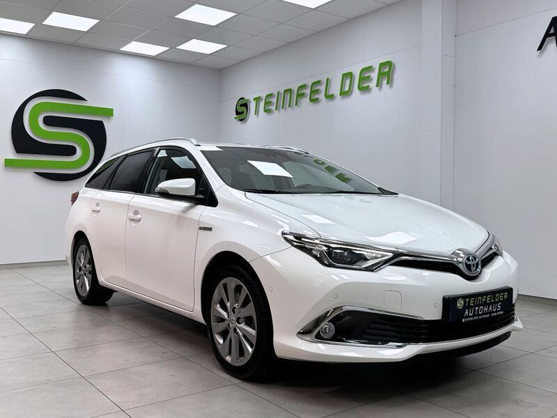 Weiß Gebraucht 2016 Toyota Auris Touring Sports Executive Kombi | 15.890 € (Etwas zu teuer) - Bild 1/4