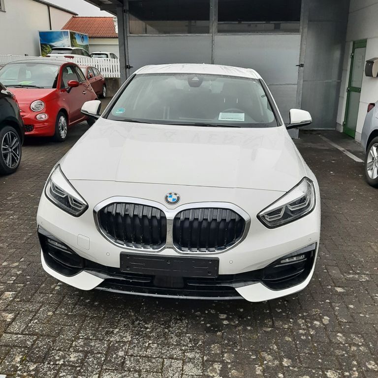 Weiß Gebraucht 2024 BMW 118 Sport Line Kleinwagen | 24.950 € (Guter Preis) - Bild 1/4