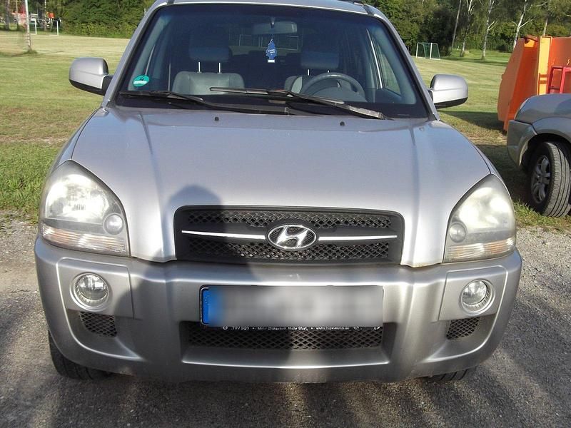 Silber Gebraucht 2004 Hyundai Tucson SUV | 750 € (Superpreis) - Bild 1/4