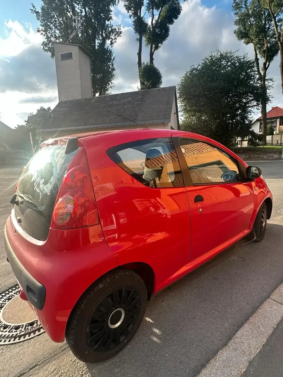 Gebraucht Peugeot 107 68 PS (50 kW) 2008 Rot Kleinwagen