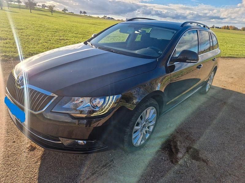 Schwarz Gebraucht 2015 Skoda Superb Exclusive Kombi | 8.799 € (Guter Preis) - Bild 1/4