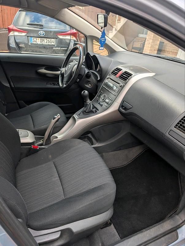Gebraucht Toyota Auris 124 PS (91 kW) 2007 Blau Kleinwagen