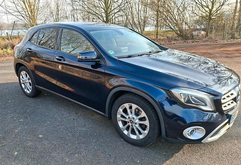Gebraucht Mercedes GLA200 136 PS (100 kW) 2017 Blau SUV