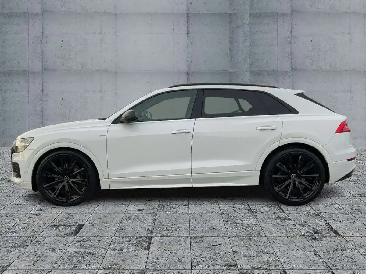 Gebraucht Audi Q8 Ambiente 286 PS (210 kW) 2022 Gletscherweiß metallic SUV