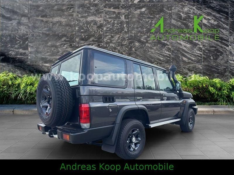 Neu Toyota Land Cruiser 231 PS (169 kW) 2025 Grau SUV