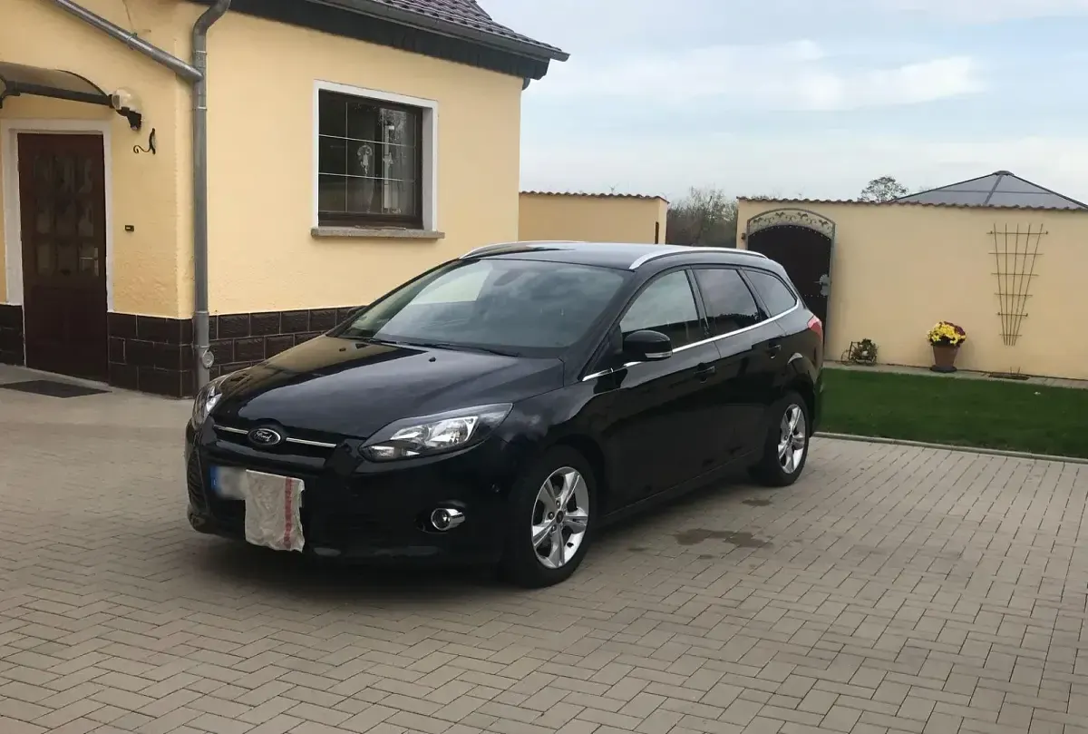 Gebraucht Ford Focus Champions Edition 116 PS (85 kW) 2012 Schwarz Kombi