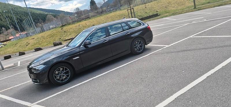Andere farben Gebraucht 2025 BMW 530 Kombi | 12.800 € - Bild 1/4