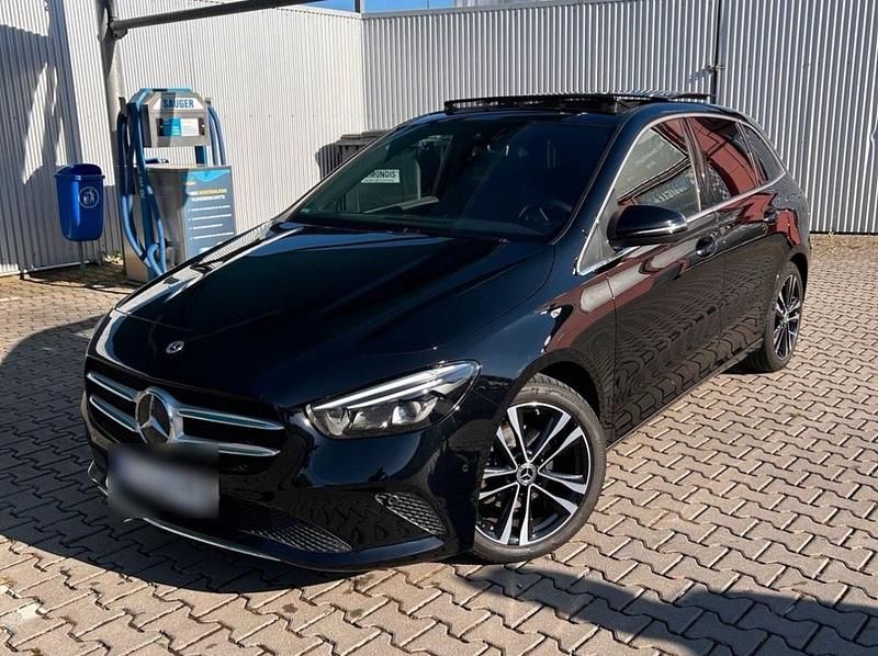 Schwarz Gebraucht 2020 Mercedes B180 Van / Kleinbus | 21.000 € (Etwas zu teuer) - Bild 1/4