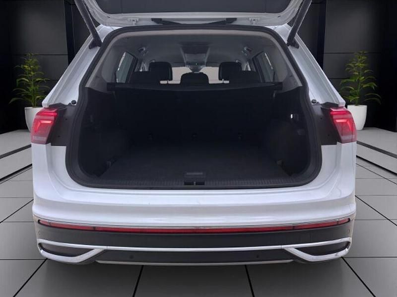 Gebraucht VW Tiguan Allspace Elegance 150 PS (110 kW) 2022 Pure white SUV