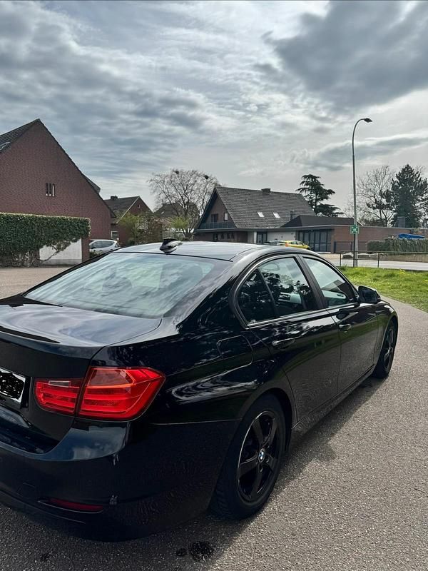 Second-hand BMW 320 2012 Negru Berlinǎ