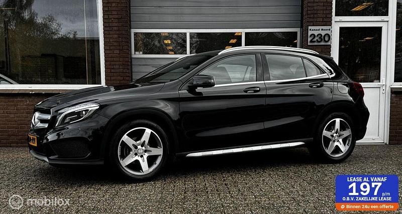 Schwarz Gebraucht 2016 Mercedes GLA180 Prestige SUV | 11.950 € (Fairer Preis) - Bild 1/4