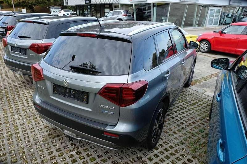 Gebraucht Suzuki Vitara Comfort+ 129 PS (94 kW) 2021 Galactic gray/cosmic black pea SUV