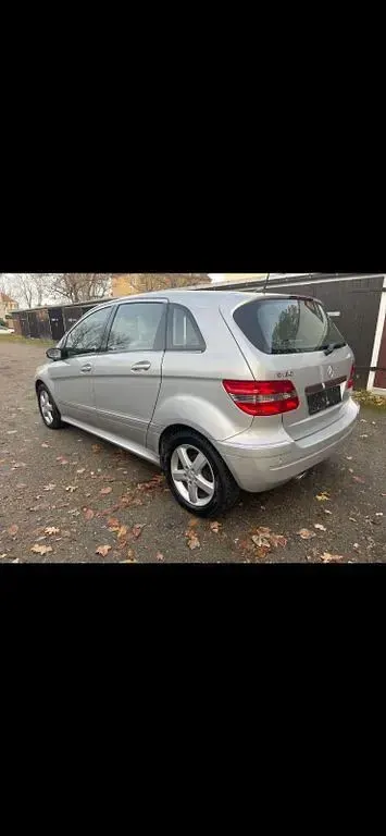 Gebraucht Mercedes B180 109 PS (80 kW) 2005 Silber Van / Kleinbus