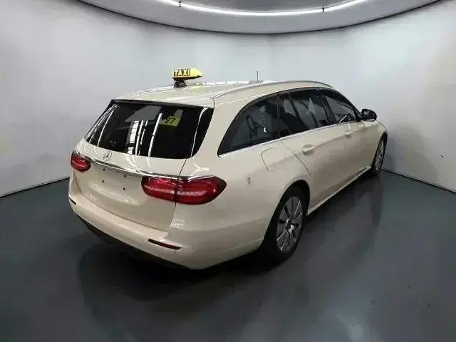 Gebraucht Mercedes E200 160 PS (117 kW) 2020 Beige Kombi