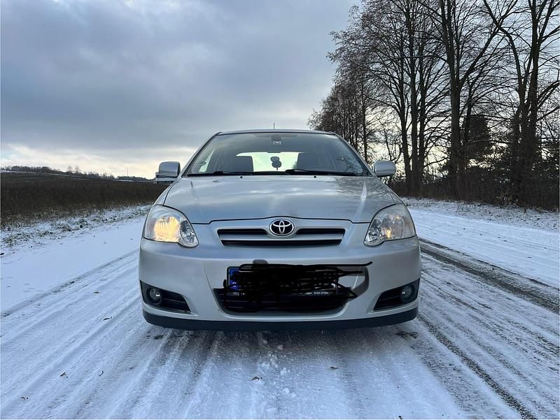 Silber Gebraucht 2004 Toyota Avensis Kombi | 2.650 € (Fairer Preis) - Bild 1/4