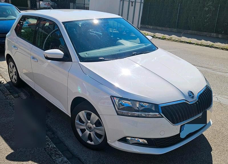 Weiß Gebraucht 2019 Skoda Fabia Limousine | 8.200 € (Superpreis) - Bild 1/4