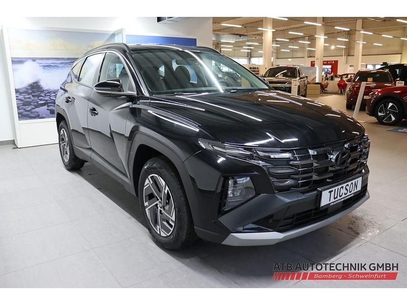Neu Hyundai Tucson Select 150 PS (110 kW) 2025 Met (schwarz SUV