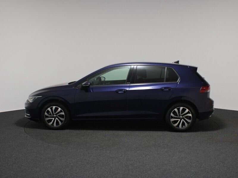 Gebraucht VW Golf VIII Active 150 PS (110 kW) 2022 Blau) (blau Limousine