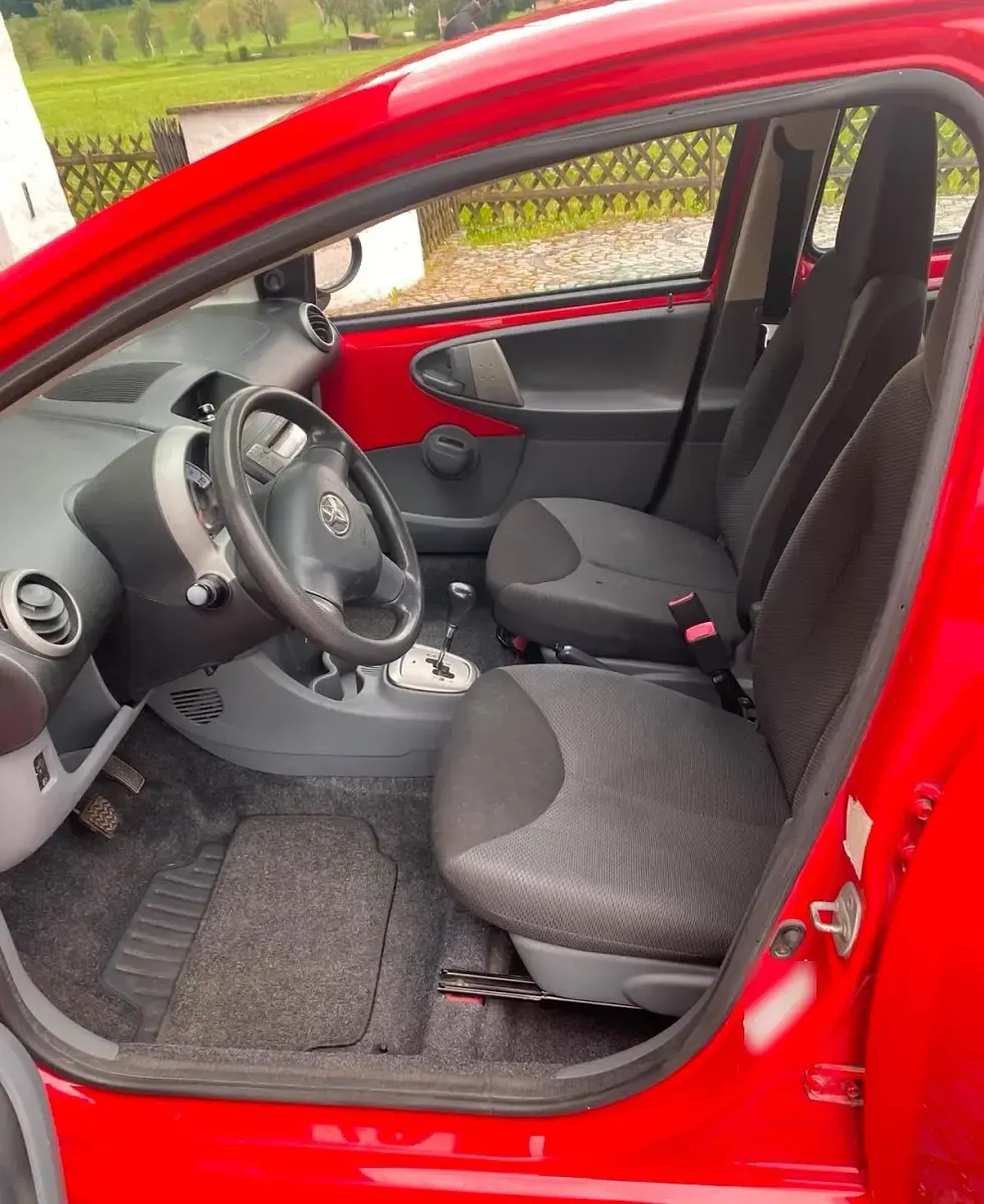 Gebraucht Toyota Aygo 68 PS (50 kW) 2006 Rot Kleinwagen