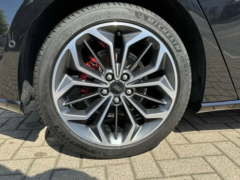 Gebraucht Ford Focus ST-Line 120 PS (88 kW) 2022 Obsidianschwarz metallic Limousine