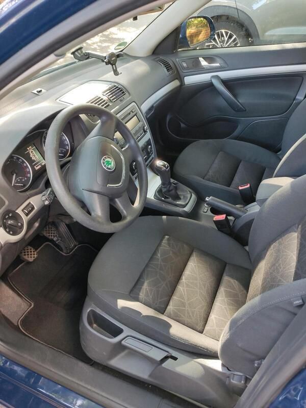 Blau Gebraucht 2012 Skoda Octavia Kombi | 4.600 € (Guter Preis) - Bild 1/4