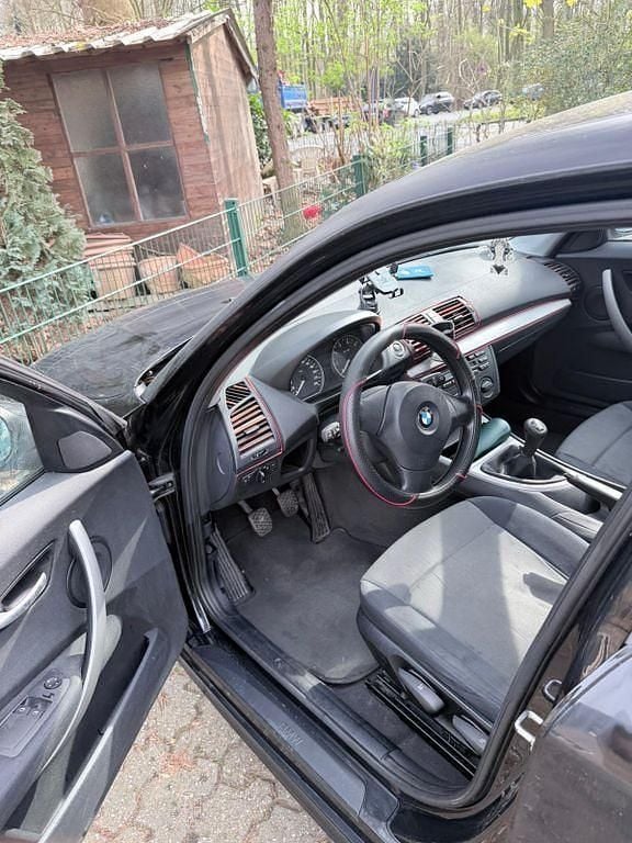Gebraucht BMW 116 122 PS (89 kW) 2005 Schwarz Kleinwagen
