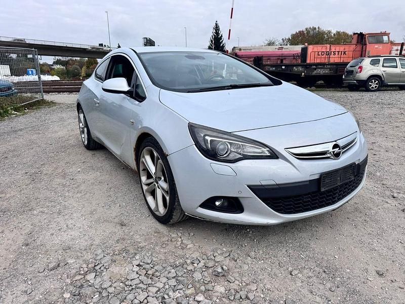 Silber Gebraucht 2011 Opel Astra GTC Limousine | 2.350 € (Superpreis) - Bild 1/4