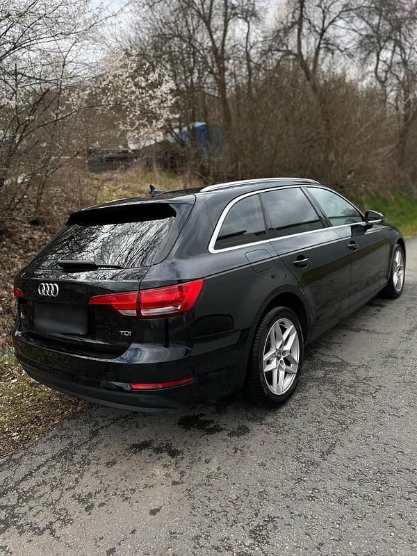 Gebraucht Audi A4 150 PS (110 kW) 2018 Schwarz Kombi