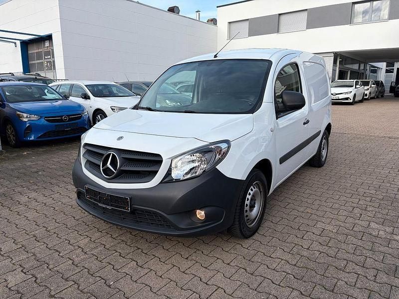 Weiß Gebraucht 2020 Mercedes Citan 108 Van / Kleinbus | 12.995 € (Etwas zu teuer) - Bild 1/4