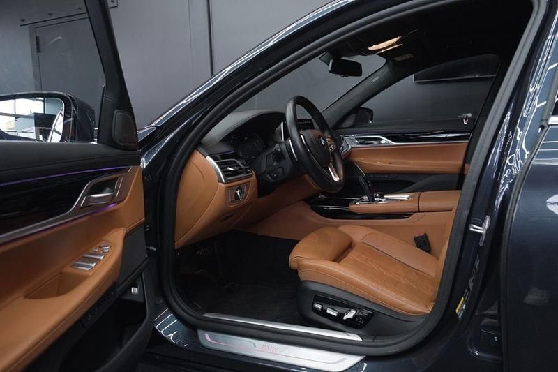 Gebraucht BMW 745e 394 PS (289 kW) 2019 Grau Limousine