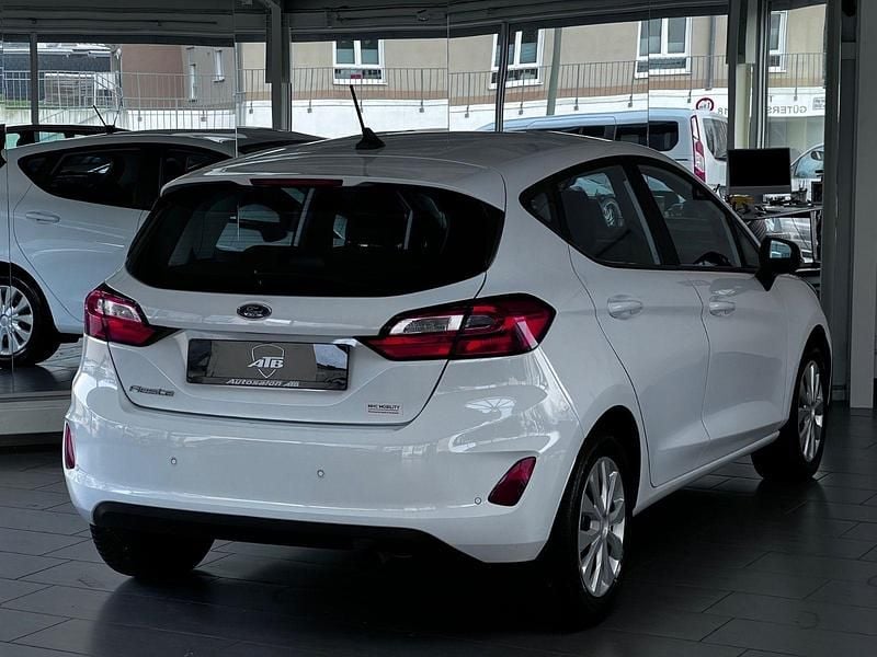Second-hand Ford Fiesta Cool & Connect 101 CP (74 kW) 2022 Alb Berlinǎ